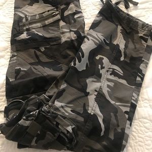 CAMO CARGO PANTS NEW. NEVER WORN